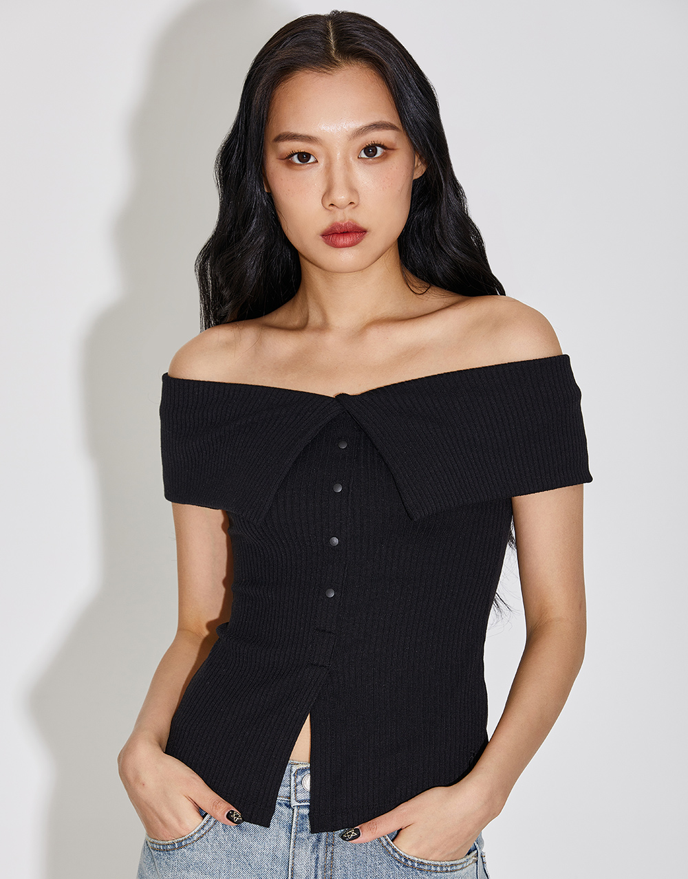 RIBBED BUTTON-DOWN OFF SHOULDER TOP